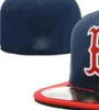 Ready Stock Partihandel Högkvalitativ herr Boston Sport Team B Monterade mössor Flat Brim på fälthattar Full stängd designstorlek 7- Storlek 8 Monterad baseball Gorra Casquette A0