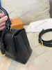 şık, çapraz vücut çanta tasarımcısı tote çanta lüks haberci çanta ipek saten polyester inek deri metal bağlantı elemanı koyun deri astar