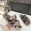 Dam designer tofflor rutschbanor sandal plattform sommar sandles skor äkta läder klassiskt märke strandrutschbanor casual kvinna utanför tofflor slider 10A med låda