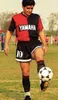 #10 MARADONA 1993 NEWELLS OLD BOYS RETRO SOCCER JERSEY 빈티지 축구 셔츠 MENS 기념 Camiseta de futbol 클래식 Maillot de foot 홈 빨간색과 검은색