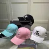 Kapelusze Projektanci dla mężczyzn kanałowa czapka z daszkiem Projektant Casual Unisex Czapka dla par Luksusowa moda Kobiety Mężczyźni Casquette Dopasowane czapki Kobiety Buckets Hat Truckers Hats