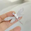 Broches belle libellule blanche pour femmes bijoux brillant Zircon élégant perle insecte broche broche manteau pull chemise robe Corsage