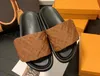 Sandali estivi da donna di marca infradito Pantofole da piscina Cuscino piatto Comfort Mulo Pantofole firmate di lusso Moda Slide Taglia 35-41
