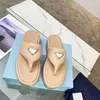 플랫폼 샌들 유명한 디자이너 여성 모노리스 샌델 패딩 삼각형 로고 발목 스트랩 두꺼운 단독 여름 신발 샌들