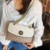 Bolsas baratas à venda 2023 New Fashion Light Luxury Camellia Chain Saco de couro feminino One ombro Crossbody Handheld