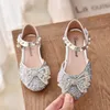 2023 Haute qualité en cuir artificiel Bow perles strass chaussures sandales de mode pour enfants chaussures de danse de loisirs pour filles bout rond côté ouvert filles sandales plates