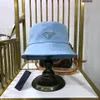 2021Designer Beanie Skull Caps Fashion Warm Cold Proof Hairball Hats Atmungsaktiver Hut 8 Farben Top-Qualität