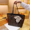 High Beauty French Large Capacity Women's Bag Versatile Texture Tote New Fashionable Handbag Fashion Commuter Designer Online Sale