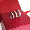 I produttori forniscono direttamente la carta più l'anello stella piena colore rosso netto acciaio al titanio coppia gioielli classico anello eterno con diamante