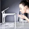 Robinets de lavabo de salle de bain et robinet d'eau froide Lavabo Gourmet en laiton chromé