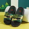 Zapatilla Tanque de dibujos animados de verano Slider para niños Slider para niños y niñas PVC Home Flip Sandalias de playa para niños grandes no deslizantes 3-14 años 230506