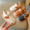 Sandalen Neue Vintage Weave Solide Mädchen Sandalen Geschlossene Zehen Sandalen für Mädchen Kinder Baby Flache Mädchen Sandalen Sommer Kinderschuhe