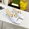 2023 Lente zomer Nieuwe sandaal Fashion Outsedy Leer Stijl Vis Mond IJzeren Hiel Hoge hak Sandalen en slippers Wikkel halve slippers