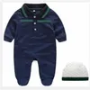 Härliga nyfödda babykläder Kort ärm designer baby rompers klädkläder baby pojkar flickor märke jumpsuits + hatt