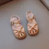 Sandaler Nya prinsessor Girls Summer Shoes Buckle Solid Loop Children Sandaler Non Slip Soft Sole Beach Footwear Kids Sandaler