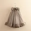 Flickans klänningar sommar 3 6-12 år barn college stil slöja mesh peter pan krage prinsessa lapptäcke ärmlös klänning för barn baby flicka 230508