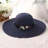 Шляпа шляпы с широкими кражами Портативная пляжная шляпа рука