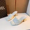 Sandálias lâminas de luxo mulheres saltos altos mulas bombas de fetiche weave lazer lazer escritório mofies sandals sandals femininos 230508