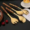 Conjuntos de utensílios de jantar 6pcs maçaneta dourada que serve sperk bamboo salada de madeira colher fórk 304 cutalhes de cozinha em aço inoxidável