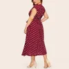 Plus Size Kleider Größe Damen Kleidung Herbst Mode Sexy Polka Dot Print Button Tie Taille VNeck Damen Kleid Rock L5XL Oversized 230506