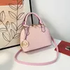 Bolsa de bolsas baratas à venda 2023 Bola nova feminina One ombro Crossbody Letter de grande capacidade estilo de moda