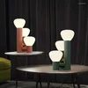 테이블 램프 북유럽 크리 에이 티브 LED 램프 현대 철 책상 조명 침실 머리맡 연구 거실 커피 미니멀리스트 빛