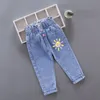 Jeans Kids Girl Floral Cartoon Long Pants Spring Autumn Graffiti Pintura impressa calças casuais com Hole Children Denim 230508