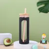 대나무 뚜껑과 밀짚 재사용 아이스 커피 컵이있는 20oz 유리 물 텀블러 실리콘 보호 슬리브 UPS
