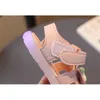 Sandaler 2023 Spring Summer Baby Girls Sandaler Soft Sole Sole Princess Shoes Toddler LED Light First Walkers Kids Beach Shoes