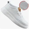 Yeni Erkek Ayakkabı Kafası Katmanı Cowhide Küçük Beyaz Ayakkabı Moda Ayak Pedalı Ayakkabı Erkekler Günlük Deri Ayakkabı