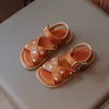 Sandaler Girls 'Sandals 2023 Sommar Nya broderade blommor Baby Girl Casual Beach Shoes Big Kids Princess Sandaler Ethnic Style Sweet