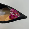 Sommer herzförmige Satin-Kleidschuhe mit Kristallschnalle für Damen, transparente Nähte, spitze Strassschnalle, verzierte Brautbankett-Sandalenschuhe