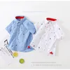 Set di abbigliamento Abbigliamento estivo per bambini Stile Inghilterra 2 3 4 5 6 8 10 anni Abbigliamento per bambini in cotone Tasca Camicia a maniche corte con stampa di cartoni animati per ragazzo 230508