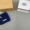 Bedelarmbanden ontwerper ins -stijl minimalistische armband met veelzijdig temperament, geometrische omgekeerde driehoeksketen, modieus email voor vrouwen 4E62