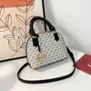 Bolsa de bolsas baratas à venda 2023 Bola nova feminina One ombro Crossbody Letter de grande capacidade estilo de moda