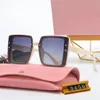 Горячие солнцезащитные очки для Man Beach Популярное дизайнерское дизайнерское женское лето -ретро -ретро -формы глаз каркасные бокалы летний отдых в диком стиле UV400 защита от корпуса