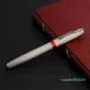 Penna stilografica classica di qualità di lusso in metallo rosso Nero titanio NIB Feather Arrow reticolo Materiale scolastico per ufficio Scrittura