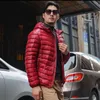Hombres abajo 2023 hombres abrigo de invierno moda con capucha chaquetas de pato blanco más tamaño ultraligero portátil delgado parkas