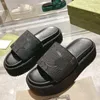 Tasarımcı Terlik Kadın için Kama Kalın Topuk Sandles Sandel Slipper Platformt Sandalet Kadın Ayakkabıları Yaz Düz Moda Plaj Slaytları Terlik 10a Kutu