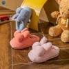 Slipper Dziecięcy Domowe Domowe Kapcia Rabbit Niepoślizgowe ciepłe ciepło w zimowych puszystych kapciach różowe buty dziewcząt kapcie dzieci Miaoyoutong 230509