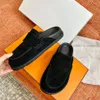 Designer de luxo de couro chinelos femininos verão sandálias planas mules slide clássico moda envoltório cabeça letras ao ar livre sapatos casuais sapatos de praia scuffs 35-40