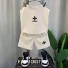 Sets Pakken 2pc Boy Clothing Summer Fashion Silk Letter Print Boys S Kids Mouwloze tops Losse shorts Outfit Hoodies en broek 230508