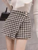 Femmes Shorts Femmes Mini Pantalon Hiver Jupe Boutons Vintage Mode Coréenne Chic Élégant Taille Haute Irrégulière Épais Jupes De Patineur 230508