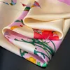 Women Designer Silk Scarf Fashion Brand Wrap Head Scarfs Square Flower Silk Twill Pashmina Scarves Shawle Pleated Birthday Present Enkel att matcha mjuk beröringsstorlek 70*70 cm