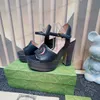 2023 New Designer für Frauen-Absatz-Sandalen Blockabsatz-Sandalen wasserdicht Tisch offene Spitze Schnalle Komfort Einkaufsbankett Leder Mode Luxus sli n0bl #