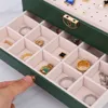 Boîtes à bijoux Boîte à bijoux en cuir à trois couches Grande capacité Stockage de bijoux Style de luxe Boîte à collier haut de gamme 230509