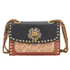 80% rabatt på handväskans avstånd lyx varumärke 2023 New Rivet Mountain Camellia Women's Bag Fashion Casual Leather Chain One Shoulder Kou