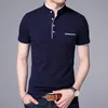 Polo da uomo Polo di marca di moda Camicia estiva da uomo Colletto alla coreana Slim Fit Bottone tinta unita Polo traspirante Abbigliamento casual da uomo 230508