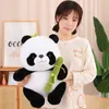 1pc panda panda plushie محشوة حيوانات kawaii التي تحمل الخيزران باندا بدة بيبي داء دمية عالي الجودة هدية عيد ميلاد الأطفال