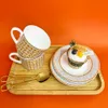 Utensili per caffè e tè Tazza per catering in stile elegante in bone china Tazza da caffè e piattino in ceramica semplice multi-stile con motivo set 2 set con scatola P230508 P230509